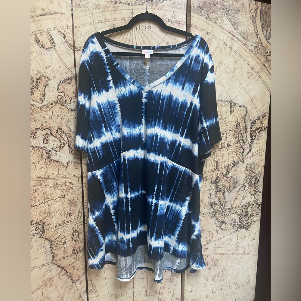 Lularoe Jana 3X Blue and White Tie Dye Top